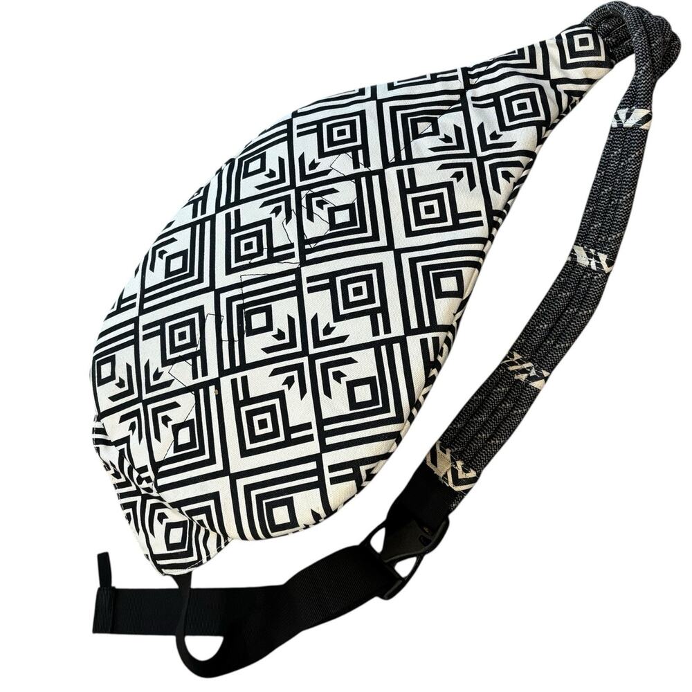 Kavu Canvas Sling Bag Black White Lobby Tile Pattern Pockets Cotton NWOT